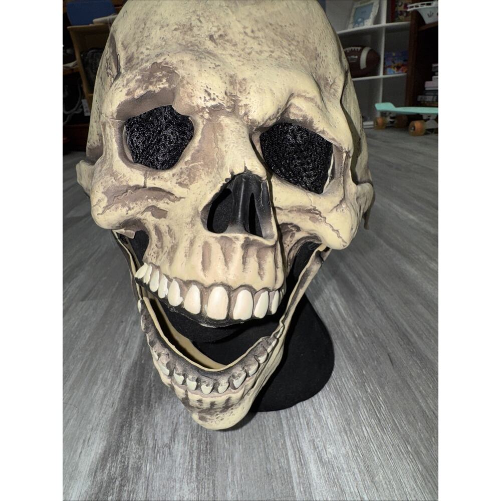 Moving Mouth Rubber Skeleton Mask